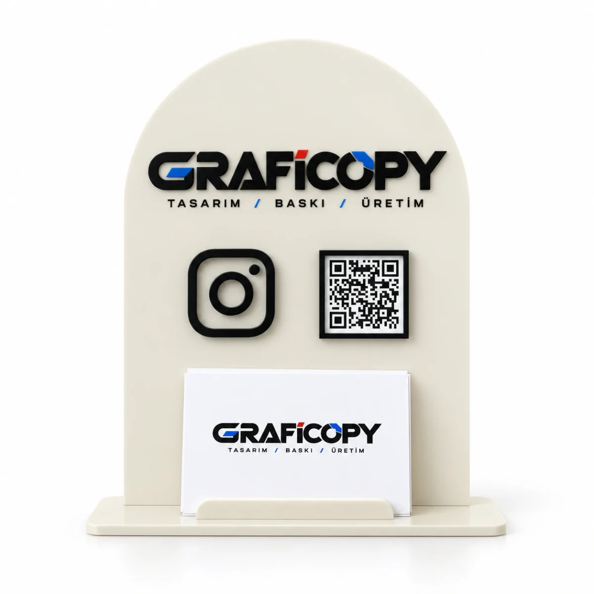 graficopy-kartvizitlik-qr-standi-karsidan